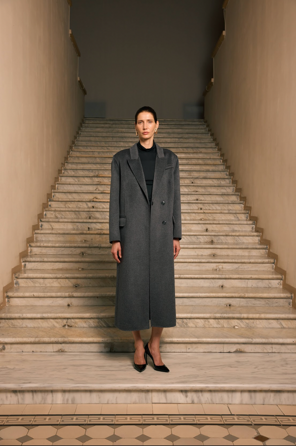 Пальто темно-сіре класика з ручною відстрочкою