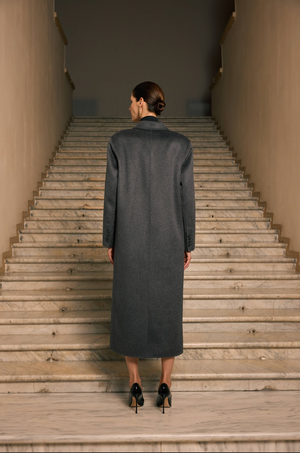 Пальто темно-сіре класика з ручною відстрочкою