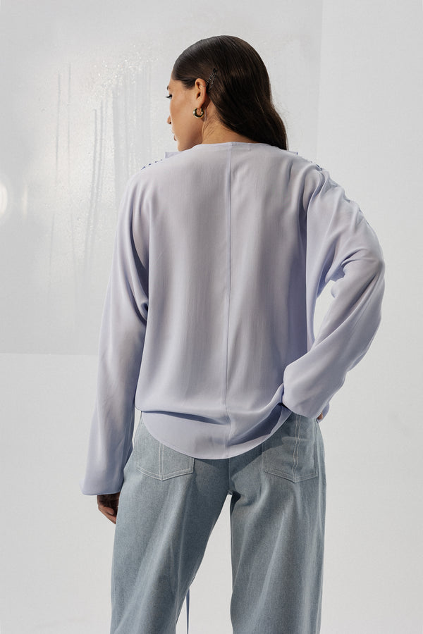 JEANS WITH ACCENT BUTTON