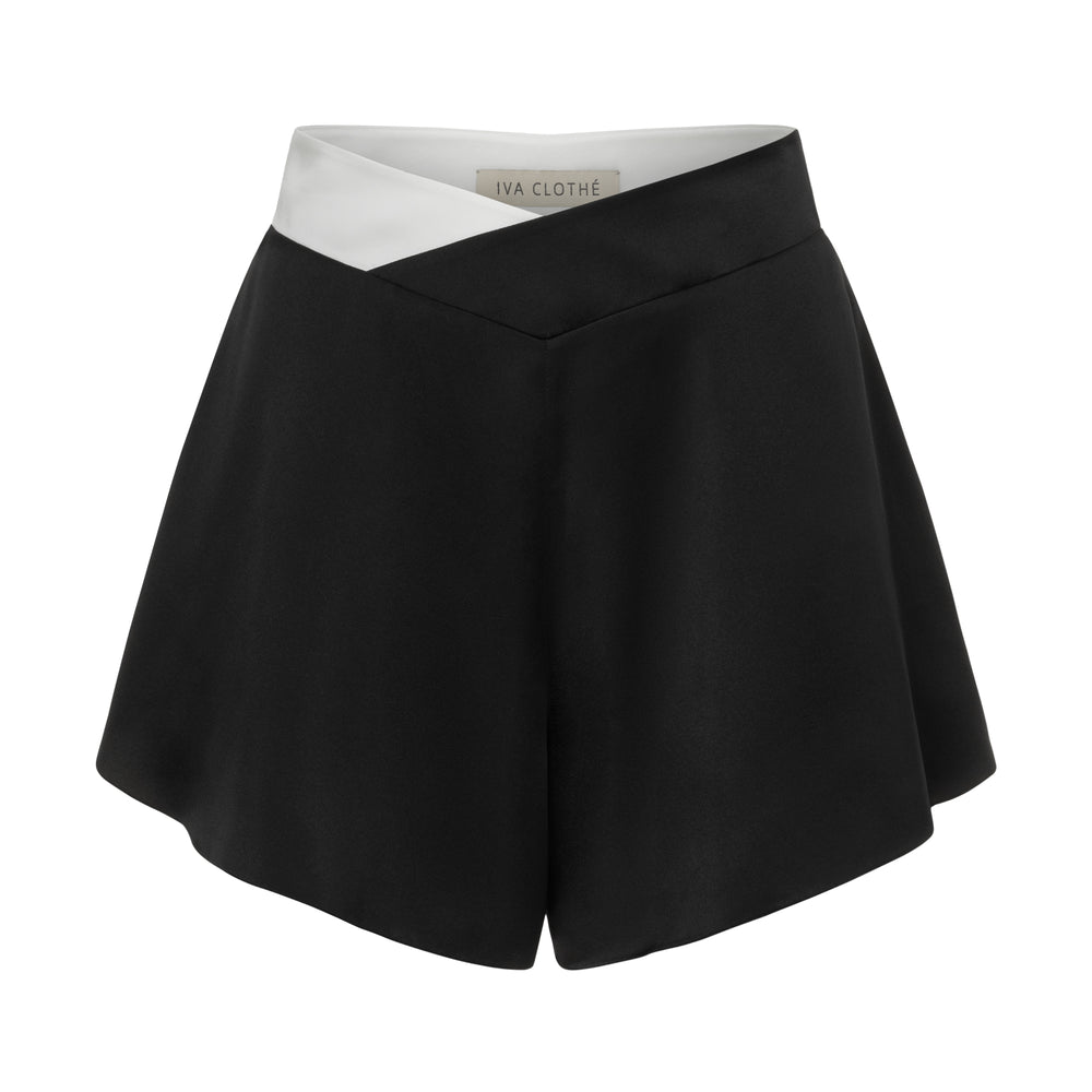 SHORTS WITH CONTRAST BELT