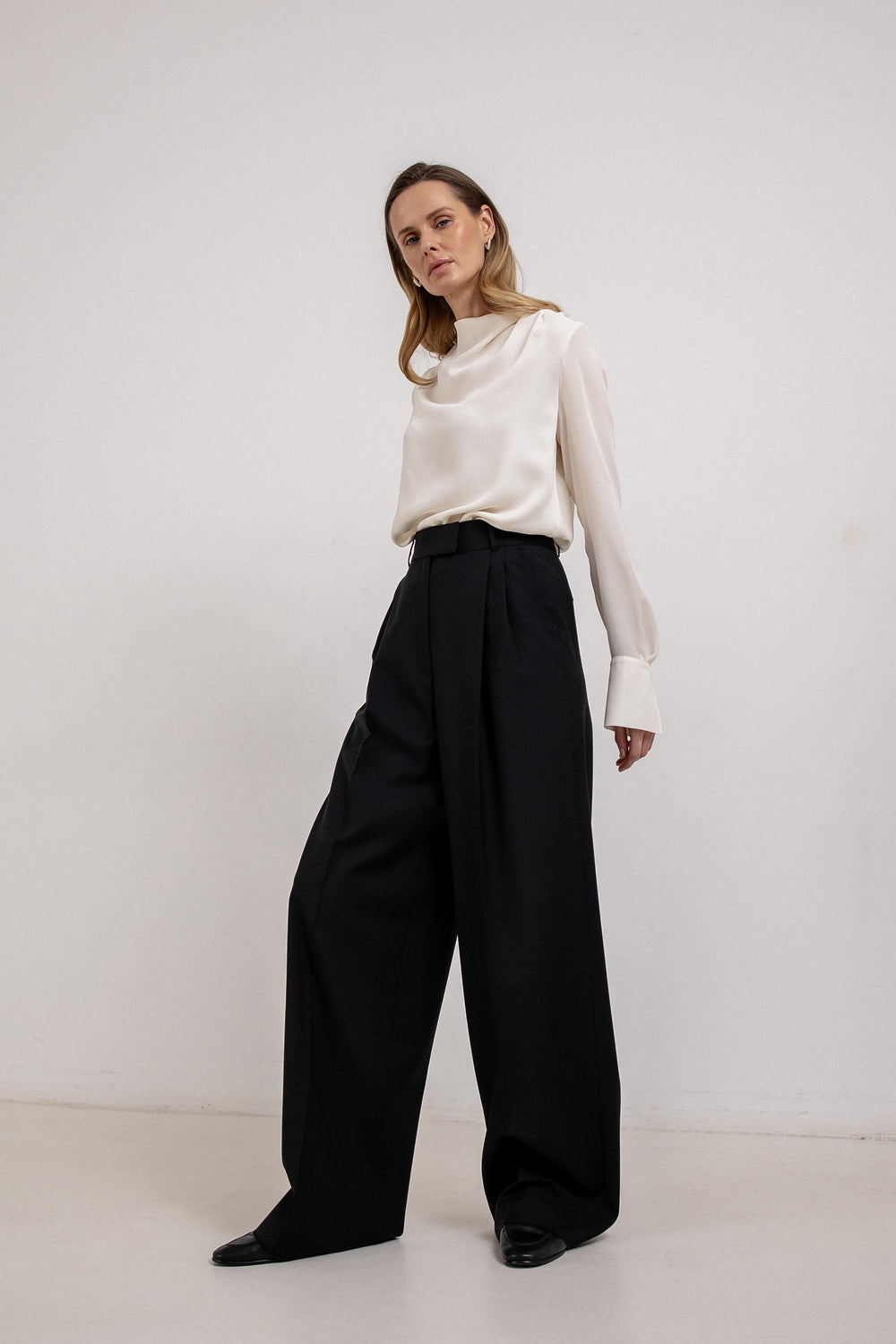 CLASSIC PLEATED TROUSERS