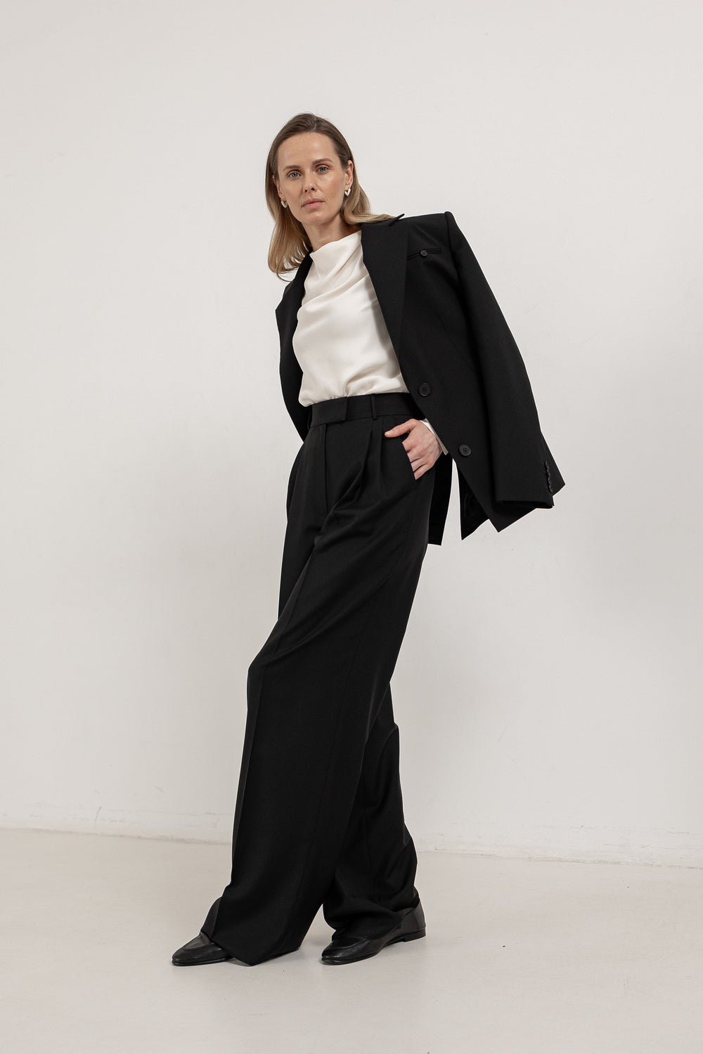CLASSIC PLEATED TROUSERS