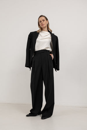 CLASSIC PLEATED TROUSERS