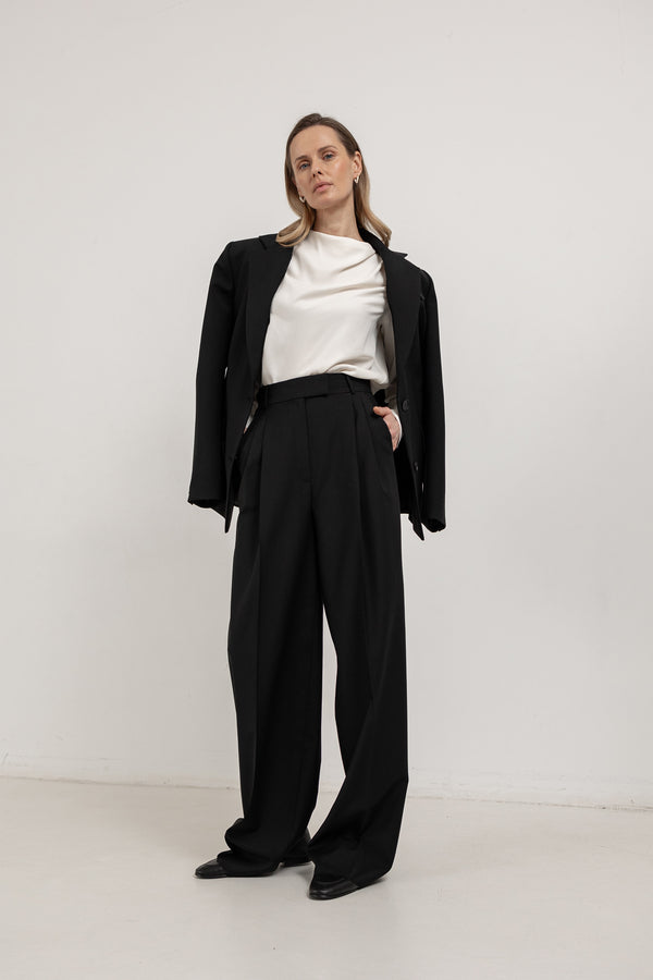 CLASSIC PLEATED TROUSERS