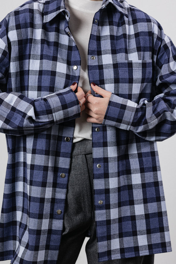 Cozy blue checkered shirt with a slit