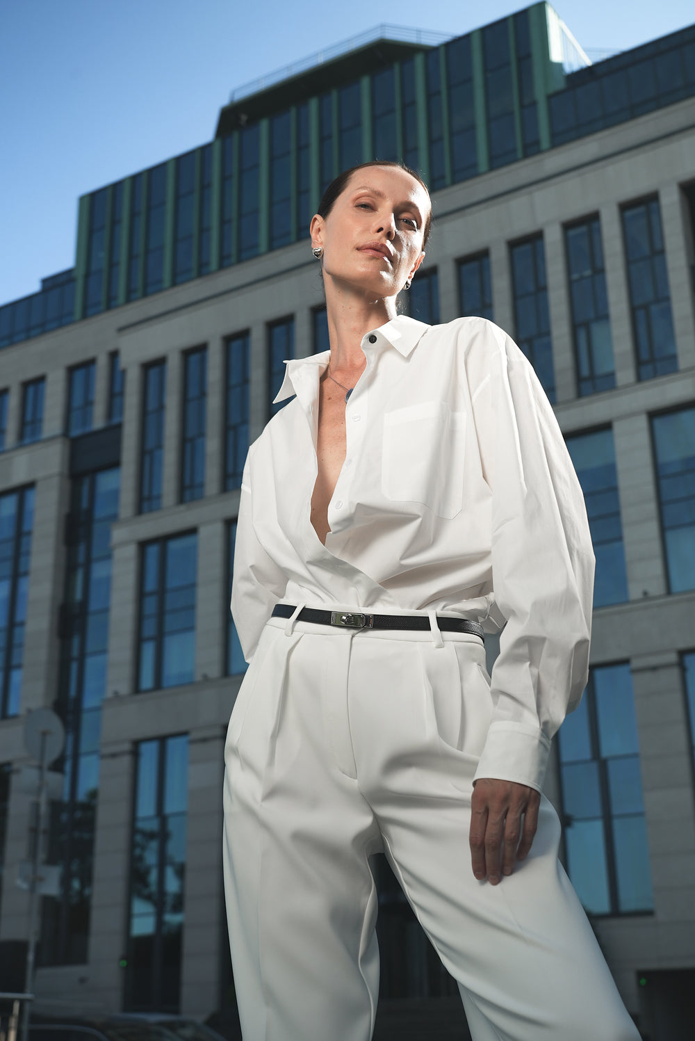WHITE SHIRT WITH BLACK BUTTONS 