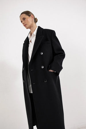 COAT WITH INCREASED SHOULDER LINE