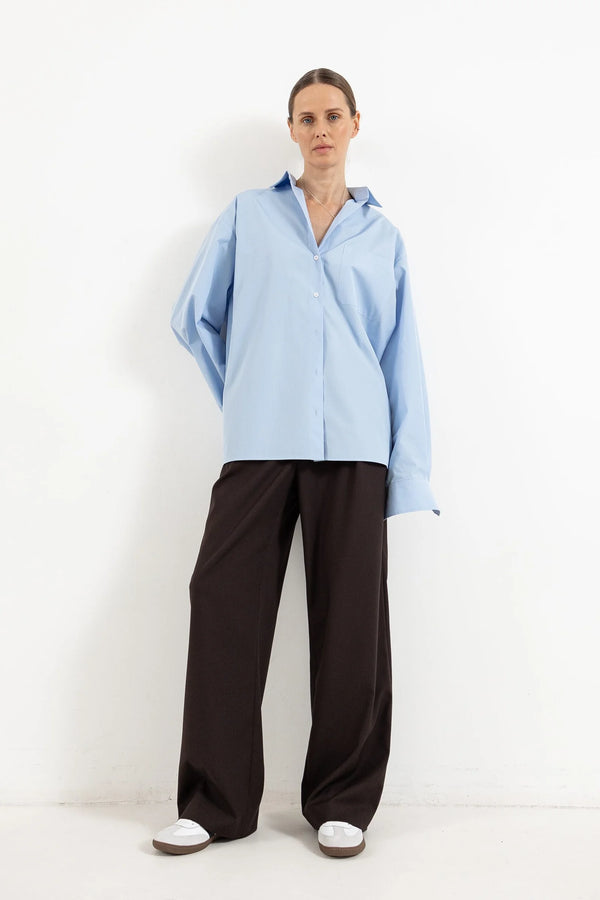 SHIRT WITH A SLOT